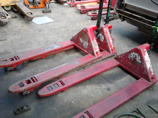 จำหน่าย รถยกลากจูง 2.5 -3.0 ตัน