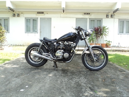 ขาย yamaha xj 400 มีทะเบียน มีชุดโอนครับ ตัวรถขาดกล่องไฟ(กล่องไฟเสีย)กับแผ่นชาร์ท ครับ
