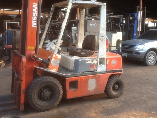 ขายถูกๆ รถยกนิสสัน เครื่องเบนซินติดแก๊สเรียบร้อย น้ำหนักยก 2 ตัน เสาสูง 4.5 เมตร เกียร์ออโต่