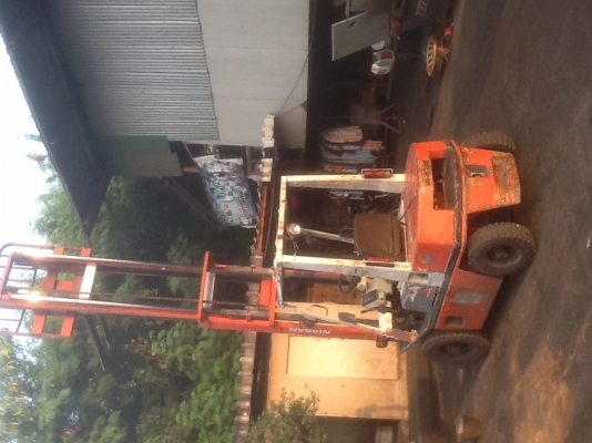 ขายถูกๆ รถยกนิสสัน เครื่องเบนซินติดแก๊สเรียบร้อย น้ำหนักยก 2 ตัน เสาสูง 4.5 เมตร เกียร์ออโต่