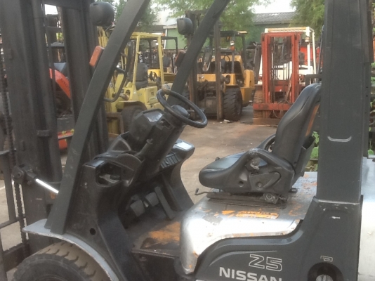 รถยกนิสสัน 2.5 ตัน เครื่องดีเซล เกียร์ออโต้ เสาสูง 4 เมตร