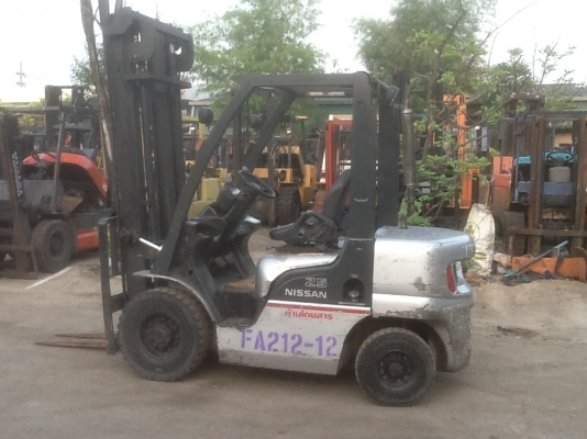 รถยกนิสสัน 2.5 ตัน เครื่องดีเซล เกียร์ออโต้ เสาสูง 4 เมตร