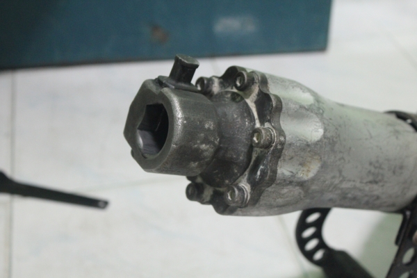 เครื่องสกัดคอนกรีตmakitaรุ่นHM1305 สภาพดีมากๆพร้อมใช้ครับ