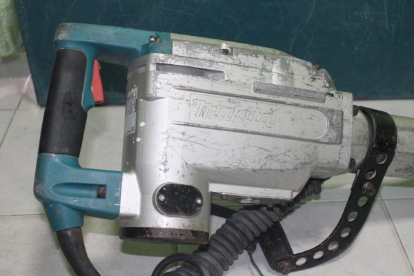 เครื่องสกัดคอนกรีตmakitaรุ่นHM1305 สภาพดีมากๆพร้อมใช้ครับ