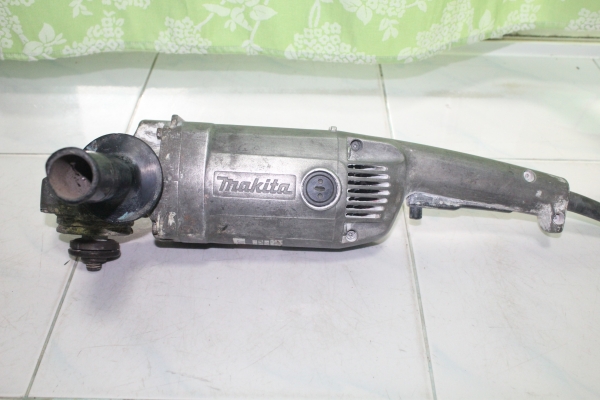 เครื่องเจียร์ยี่ห้อmakitaรุ่น9617 ขนาดใบ 7 นิ้ว สภาพพร้อมใช้ครับ