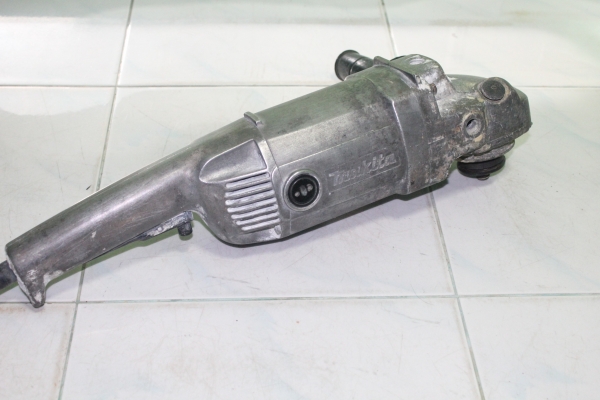 เครื่องเจียร์ยี่ห้อmakitaรุ่น9617 ขนาดใบ 7 นิ้ว สภาพพร้อมใช้ครับ