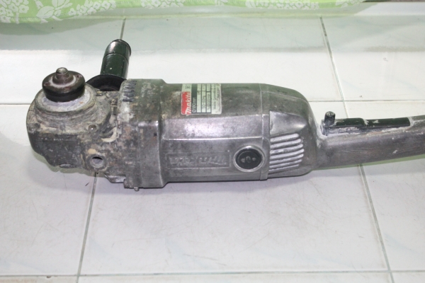 เครื่องเจียร์ยี่ห้อmakitaรุ่น9617 ขนาดใบ 7 นิ้ว สภาพพร้อมใช้ครับ