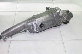 เครื่องเจียร์ยี่ห้อmakitaรุ่น9617 ขนาดใบ 7 นิ้ว สภาพพร้อมใช้ครับ