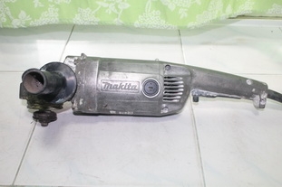 เครื่องเจียร์ยี่ห้อmakitaรุ่น9617 ขนาดใบ 7 นิ้ว สภาพพร้อมใช้ครับ