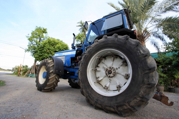 ขายรถไถ 2 เพลา (4WD) FORD TW-25 สนใจติดต่อ 086-775-7900