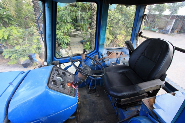 ขายรถไถ 2 เพลา (4WD) FORD TW-25 สนใจติดต่อ 086-775-7900