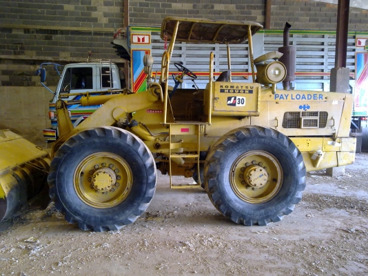 ขายรถตักโคมัตสุ รุ่น JH 30 วางเครื่องฮีโน่ EH 700 สภาพสวย ขายรถตักโคมัตสุ รุ่น JH 30 วางเครื่องฮีโน่ EH 700 สภาพสวย