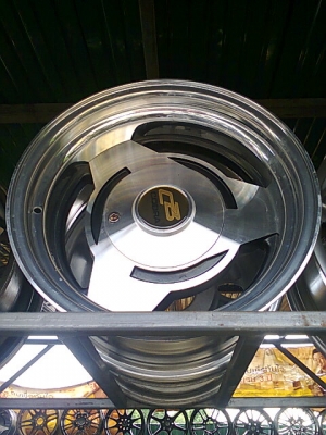 ขาบล้อนอก6รูชุดละ12500ล้อใหม่ครับ