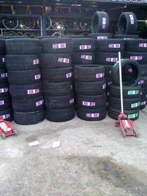 ขายยาง235 40 18 265 35 18 ใหม่ชุดละ11500