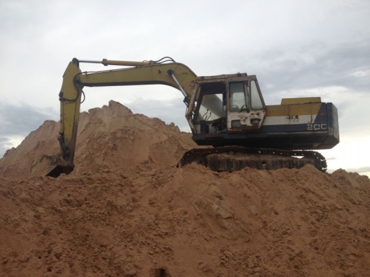 ขายKOMATSU PC200-2ตัวเดินงอ สภาพพร้อมใช้ ราคาต่อรองได้ ติดต่อได้ที่คุณ อ๊อฟ พิจิตร 086-737-9991