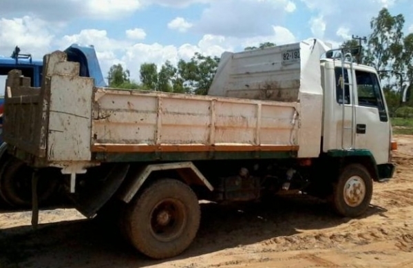 ISUZU ROCKY 195 HP 6HE1 หกล้อดั๊มพ์ กระบะดั๊มพ์เหล็ก 6 ตันยิงหน้าความยาว 3.60 เมตรสภาพดี เครื่องแน่นแรงดี ภายในห้องเก๋งคอนโซลสวย แอร์เย็น พวงมาลัยเพาเวอร์ ระบบเบรคทริ๊ปฟี้ ช่วงล่างคัชซีสวยไม่มีดาม ยาง 8.25 ขอบ 16 สภาพดี 70\% พร้อมบรรทุกพร้อมใช้งาน เอกสารทะ ISUZU ROCKY 195 HP 6HE1 หกล้อดั๊มพ์ กระบะดั๊มพ์เหล็ก 6 ตันยิงหน้าความยาว 3.60 เมตรสภาพดี เครื่องแน่นแรงดี ภายในห้องเก๋งคอนโซลสวย แอร์เย็น พวงมาลัยเพาเวอร์ ระบบเบรคทริ๊ปฟี้ ช่วงล่างคัชซีสวยไม่มีดาม ยาง 8.25 ขอบ 16 สภาพดี 70\% พร้อมบรรทุกพร้อมใช้งาน เอกสารทะ