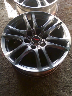 ขายล้อTRD 18 ล้อแท้19500 0806260417 เล็กครับ