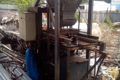 เครื่องอัดอิฐบล็อก แบบ2ก้อนสภาพพร้อมใช้งานครับสภาพเดิมๆครับราคานี้คุ้มครับสวยๆ