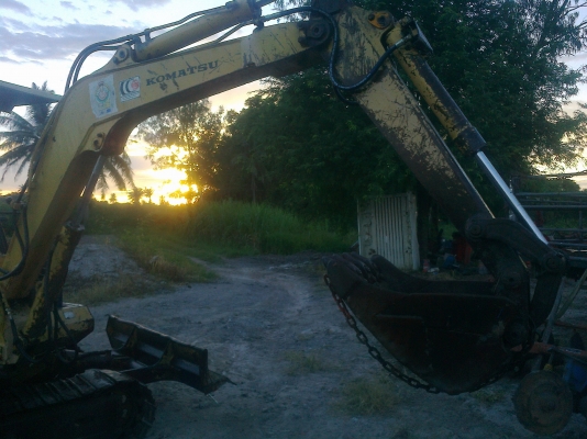 จัดไปเลยแบ็คโฮ KOMATSU PC30-5 ราคาโดนๆ