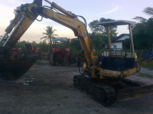 จัดไปเลยแบ็คโฮ KOMATSU PC30-5 ราคาโดนๆ