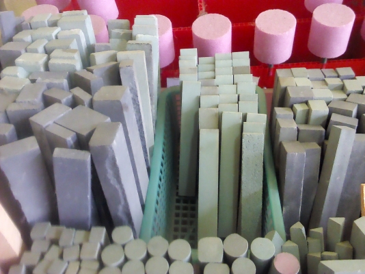 เริ่ม 60 บาท หินเจียร์ แบบต่างๆ หินขาว หินเขียว แท่งเจียร์แต่ง  ใหม่มือสอง