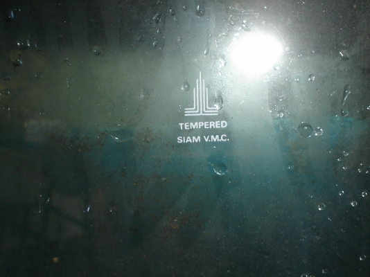 ประตูกระจกหนามากๆ    มี 3 บาน      ขนาด113x199ซม.