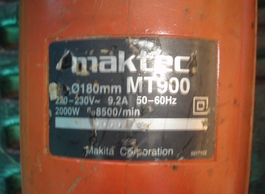 เครื่องเจียรไฟฟ้า 7&rdquo; MAKTEC รุ่น MT900 (2000 w.)