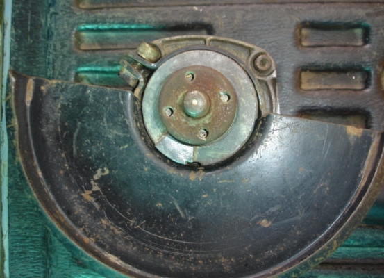 เครื่องเจียรไฟฟ้า 7&rdquo; MAKTEC รุ่น MT900 (2000 w.)