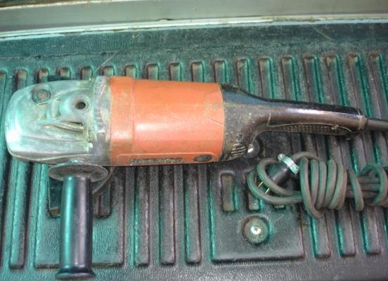 เครื่องเจียรไฟฟ้า 7&rdquo; MAKTEC รุ่น MT900 (2000 w.)