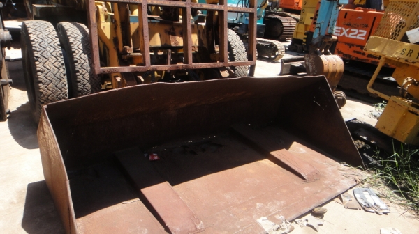 ีรถตัก TMC S022 (6 ตัน) ล้อยาง