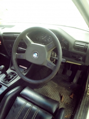 ขายซากรถ BMW316i หรือ แยกเป็นอะไหร่ก็ได้