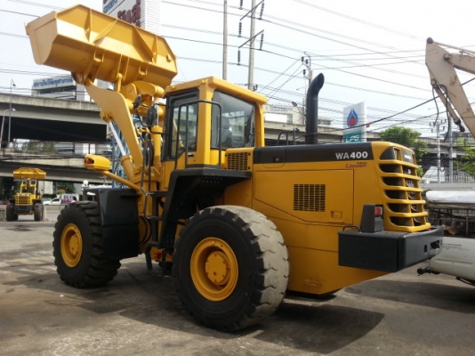 รถตักล้อยาง WA400-3E รถนำเข้าจากญี่ปุ่น  ตรวจเช็คสภาพเรียบร้อยแล้ว พร้อมใช้งาน  โทร.081-373-0559