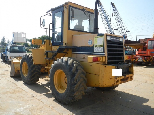 รถตักล้อยาง WA150-1-30426  สภาพสวย  ชั่วโมงน้อย  รถนำเข้าจากญี่ปุ่น เพิ่งเดินทางมาถึงไทยแล้วเมื่อเร็ว ๆ นี้  โทร.081-373-0559