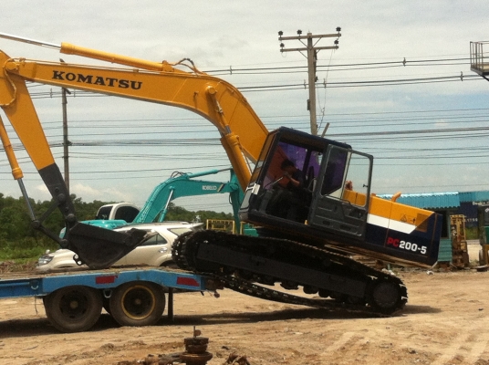 ขายรถแมคโครPC200-5สภาพพร้อมใช้ สนใจติดต่อบอย085-156-2314