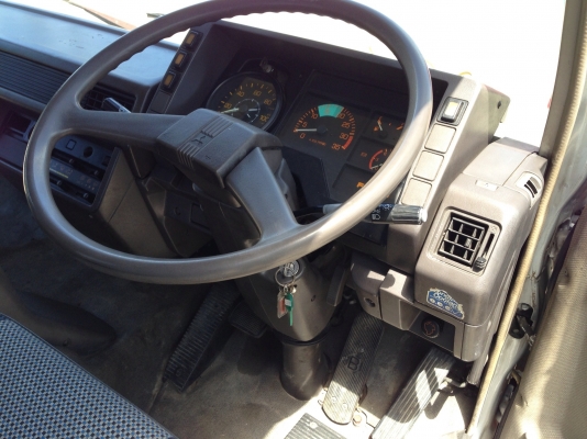 หัวเก๋ง MITSUBISHI FUSO  D951