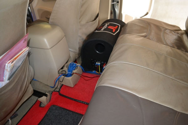 ขายตู้ลำโพง บาซูก้า 10 นิ้วpower ในตัว