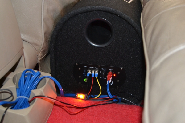 ขายตู้ลำโพง บาซูก้า 10 นิ้วpower ในตัว