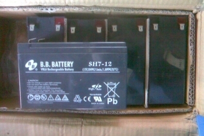 แบตเตอรีแห้ง 12 v สภาพใหม่ 9 แอมสภาพดีครับของใหม่ครับ อายุการใช้งาน 3-4 ปีครับ ใส่รถเครื่อง หรือเครื่องสำรองไฟได้ครับ หรือแปงทำอย่างอื่นครับ