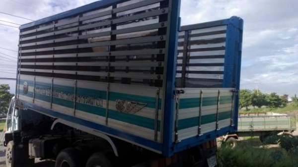 ขายรถบรรทุกสิบล้อดั๊มพ์ Isuzu 240 หัวขาว 2 เพลา ดั๊มพ์มิเนียมคอกเกษตร เครื่องเกียร์เดิม มีระบบลากพ่วง ทะเบียนพร้อม