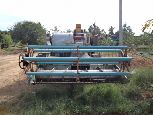 ขายรถเกี่ยวข้าว(ปรับราคาลงอีกครับ)