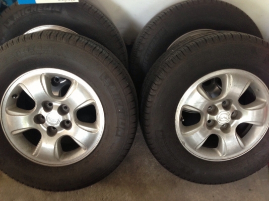 ขายแม็กติดรถ mazda tribute ขอบ 16 ขายแม็กติดรถ mazda tribute ขอบ 16