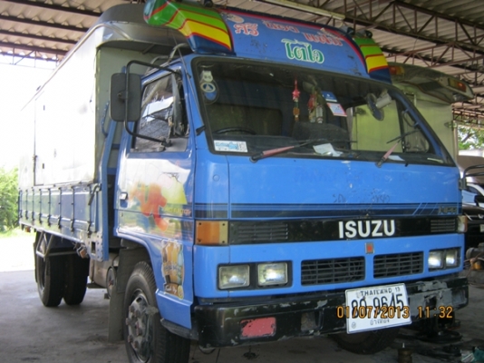 ขายรถบรรทุกหกล้ออีซูซูNPR 115 แรงม้าเครื่องแน่น รถห้างเลขครัชซี 710026