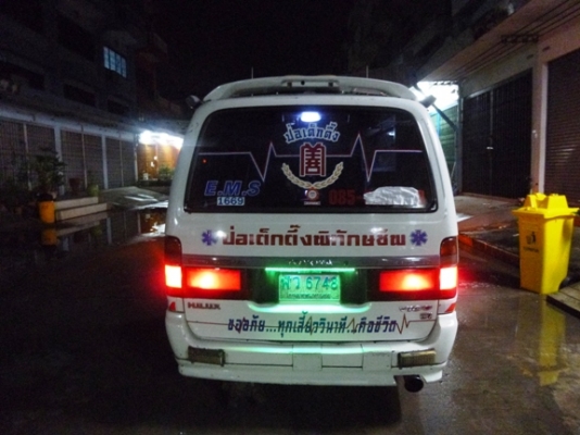 ขายรถตู้พยาบาล toyota 2L 2500 เครื่องเดิม ปี1990