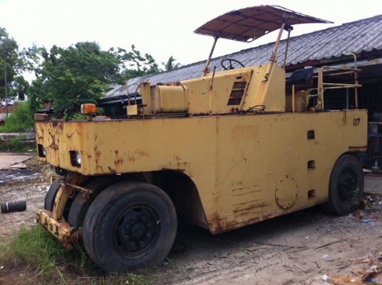 ขายด่วนรถบดล้อยาง9ล้อSAKAI TS150 ตามสภาพ เล่มทะเบียน