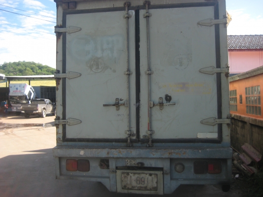 ขายตู้รถบรรทุก 6 ล้อ เป้นตู้แห้งยาว 5.5 m สภาพเยี่ยม ไม่มีผุ