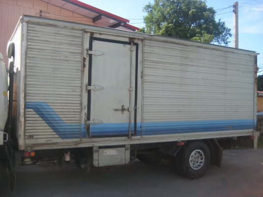 ขายตู้รถบรรทุก 6 ล้อ เป้นตู้แห้งยาว 5.5 m สภาพเยี่ยม ไม่มีผุ