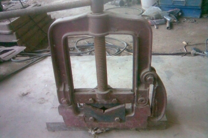 ตัวจับท่อขนาด 5-6 นิ้วตัวใหญ่