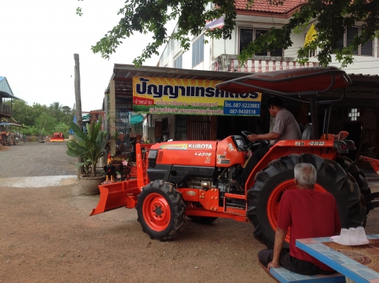 ปัญญาแทรคเตอร์มาแล้ว...จัดมาให้ครับ รีบโดยด่วน.คูโบต้า L4508 พร้อมใบมีดตราช้าง สภาพสวยแบบเดิมๆคับ
