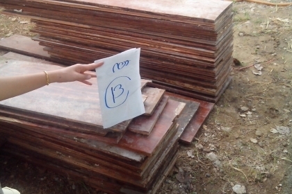 ไม้พื้นไม้มะค่าขนาดต่างๆครับไม้พื้นมะค่า หนา 1 นิ้ว มีตั้งแต่หน้า 10 -15 ครับ  ราคาถูกกว่าท้องตลาด เท่าตัวครับไม้สวยๆมีรางลิ้นครับเป็นไม้เก่าครับไม่ดีดไม่เด้งครับ หน้า 10 เมตรละ 250 บาทครับสนใจสอบถามได้ครับ