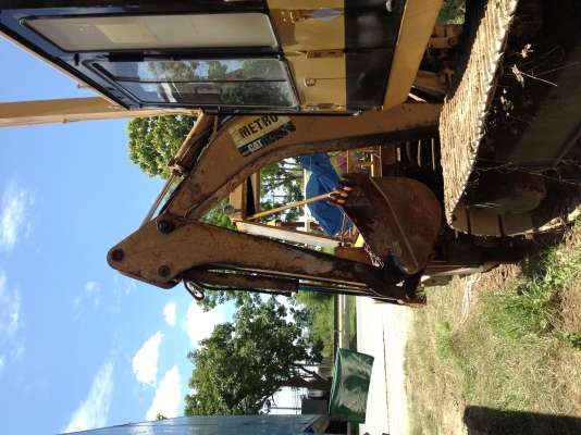 CAT รถตักหน้าขุดหลัง